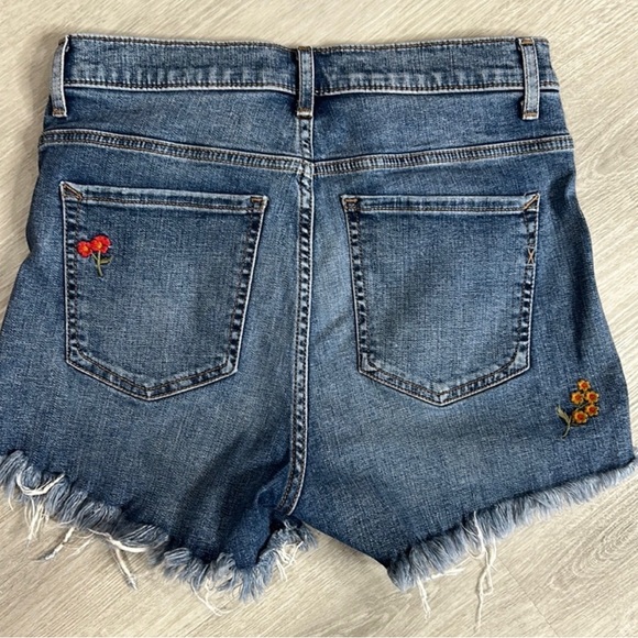 Express 4 floral denim shorts - Picture 2 of 8